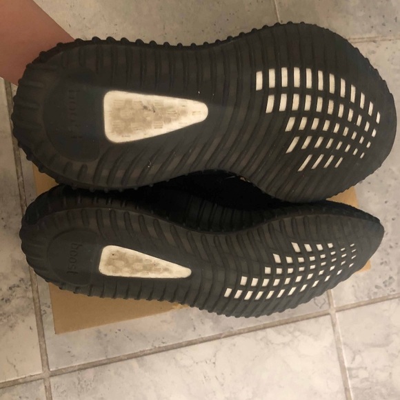 Yeezy boost 350 V2 size 5 bred - Picture 6 of 9